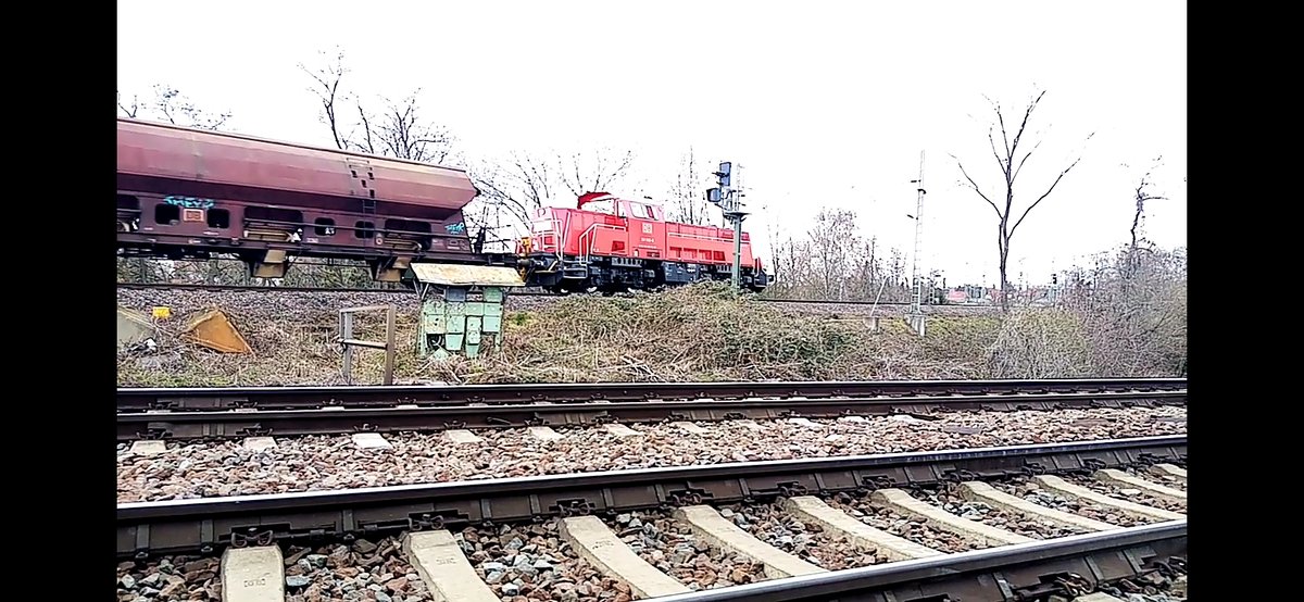 BR 261 080-6 mit Kohlezug in Leipzig Wahren (Wahrener Viadukt)